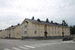 huopakatto-kaksi-kerroksisessa-talossa-3